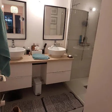 Privee Avec Balcon Et Parking Gratuit Anglet *